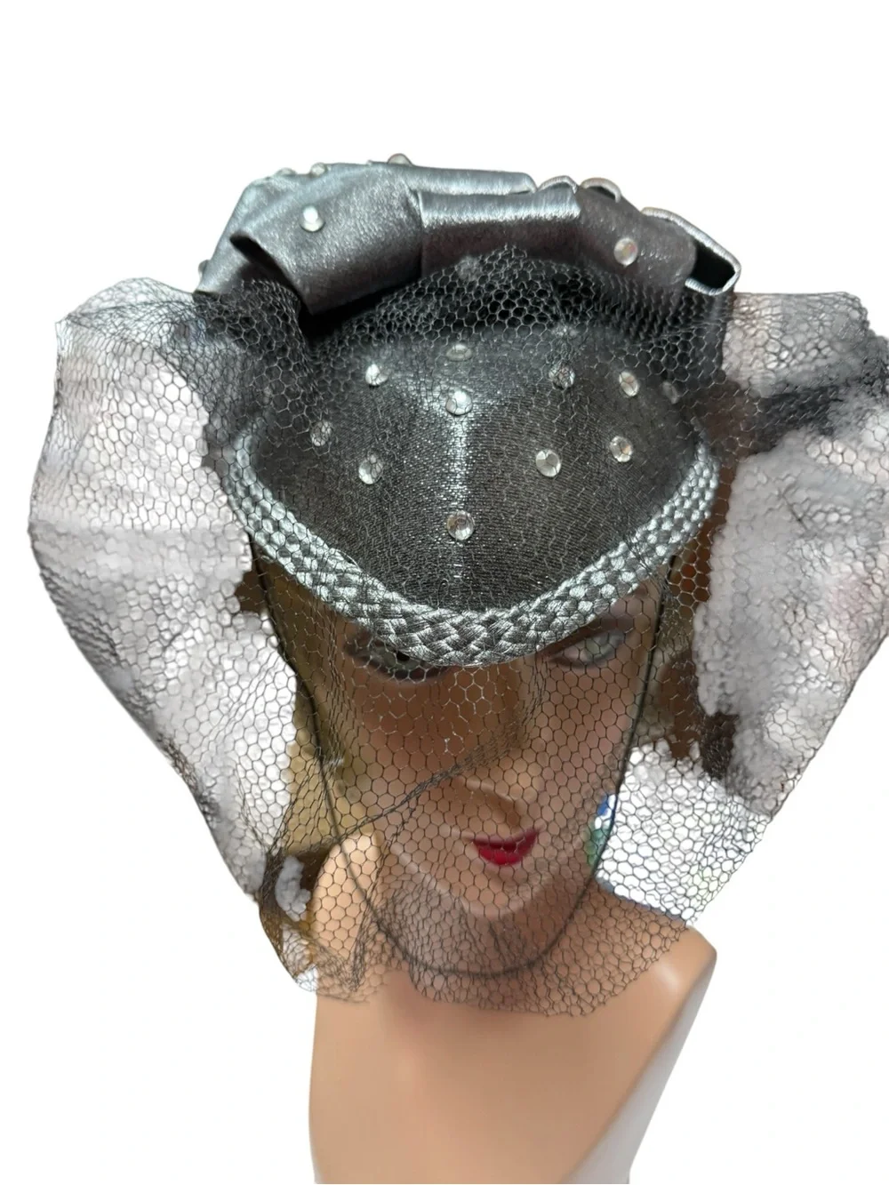 Eric Javits Silver White Gemmed Metallic Bow Veiled Cocktail Hat - Picture 4 of 12